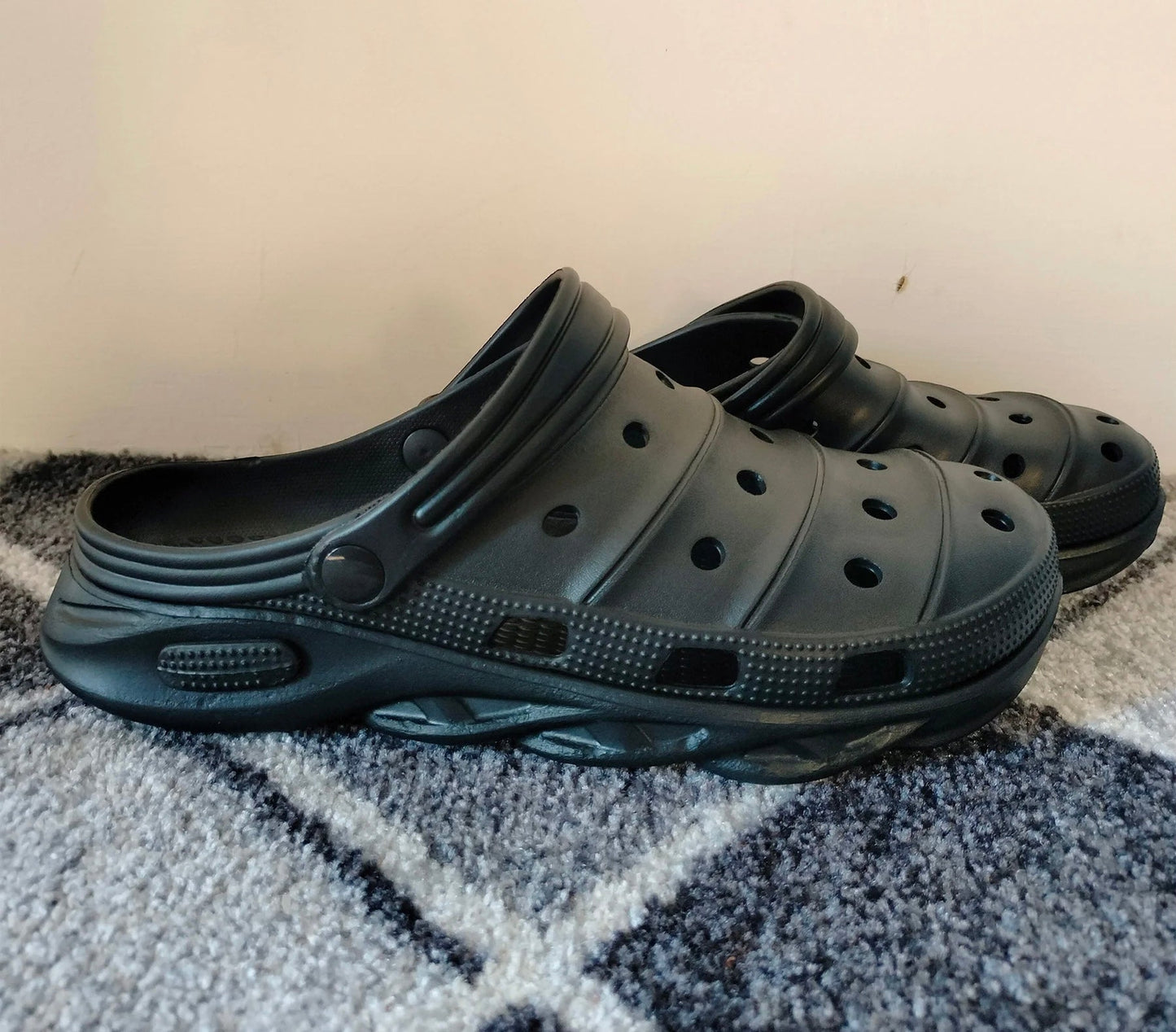 DECENT CROCS