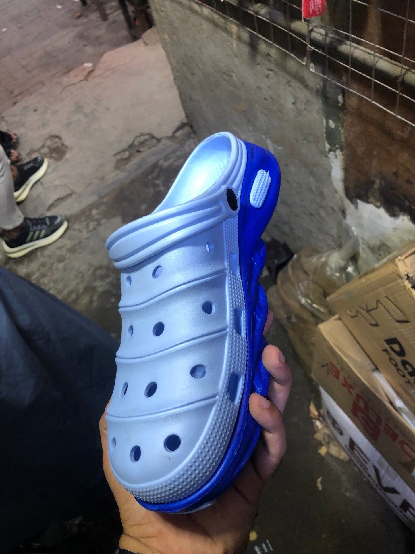 DECENT CROCS